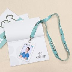 頸掛識別證帶與文具展示