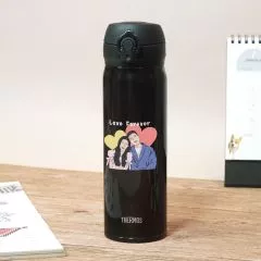 黑色膳魔師保溫瓶近照